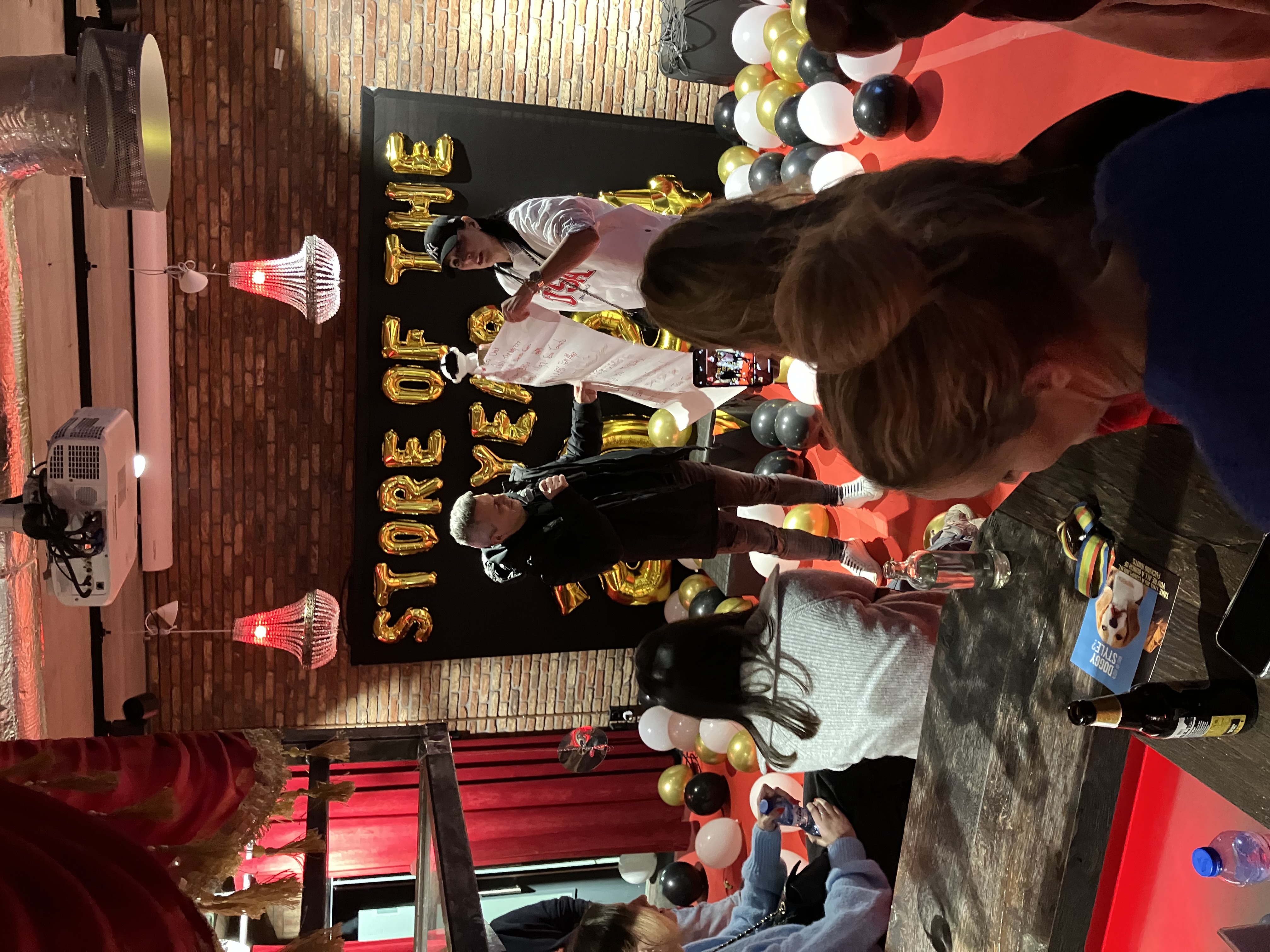 America Today managers met VR-brillen tijdens teambuilding Diemen