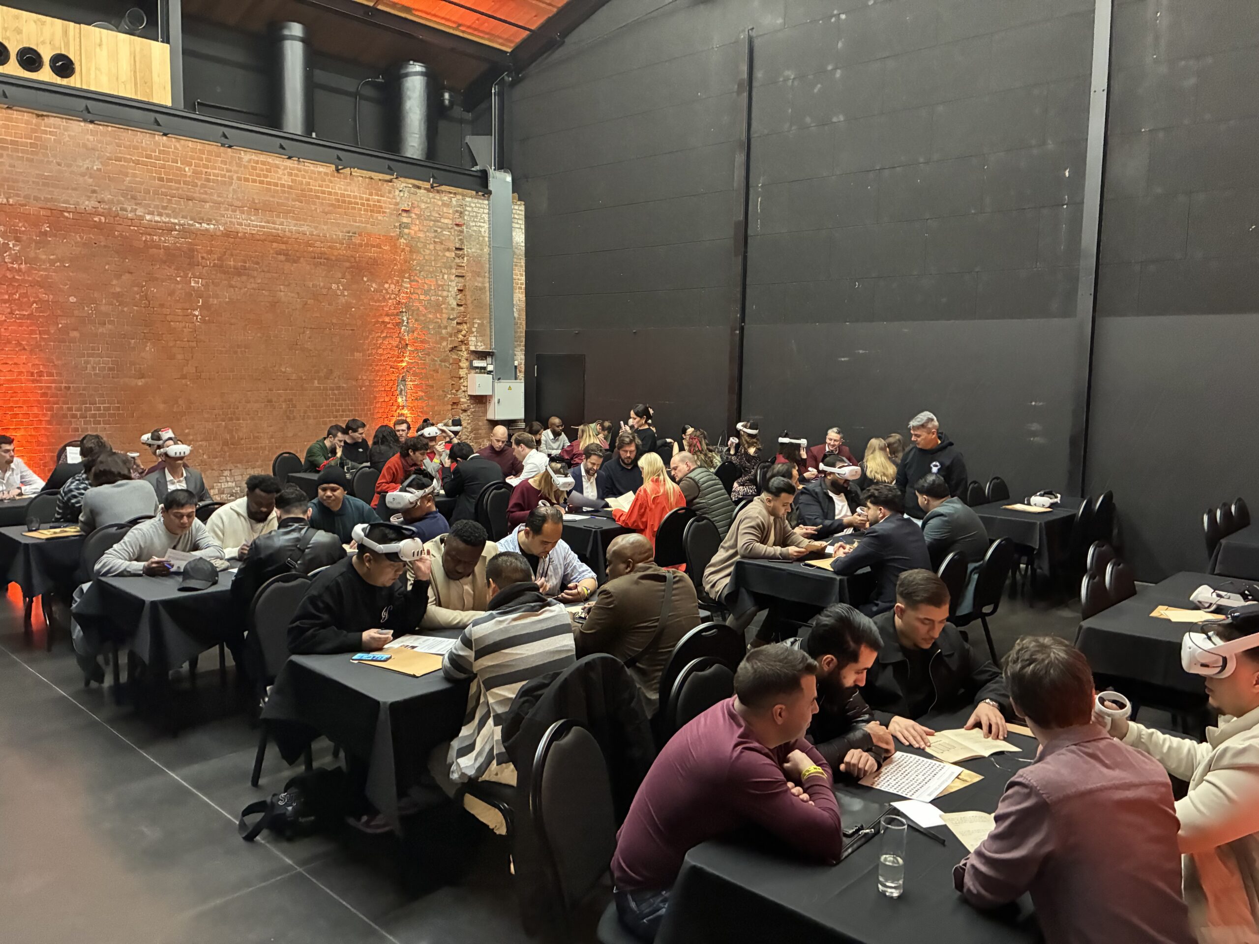 Teams puzzelen bij VR Escape Room โ ExperienceT event Belgiรซ