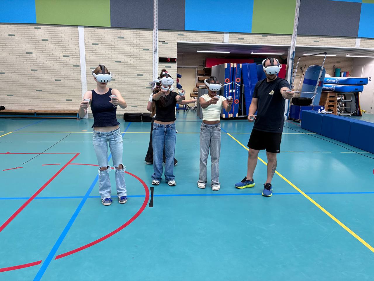 Kinderen van Devona Wateringen spelen VR Multiplayer tijdens seizoensafsluiting