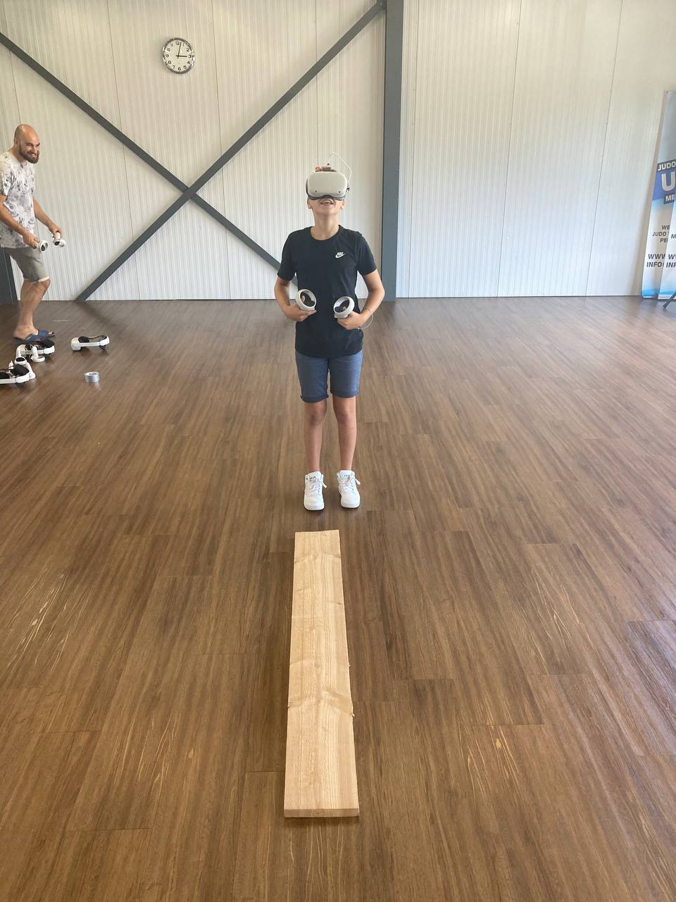 Kind speelt Walk the Plank in VR op verjaardagsfeestje in Lisse