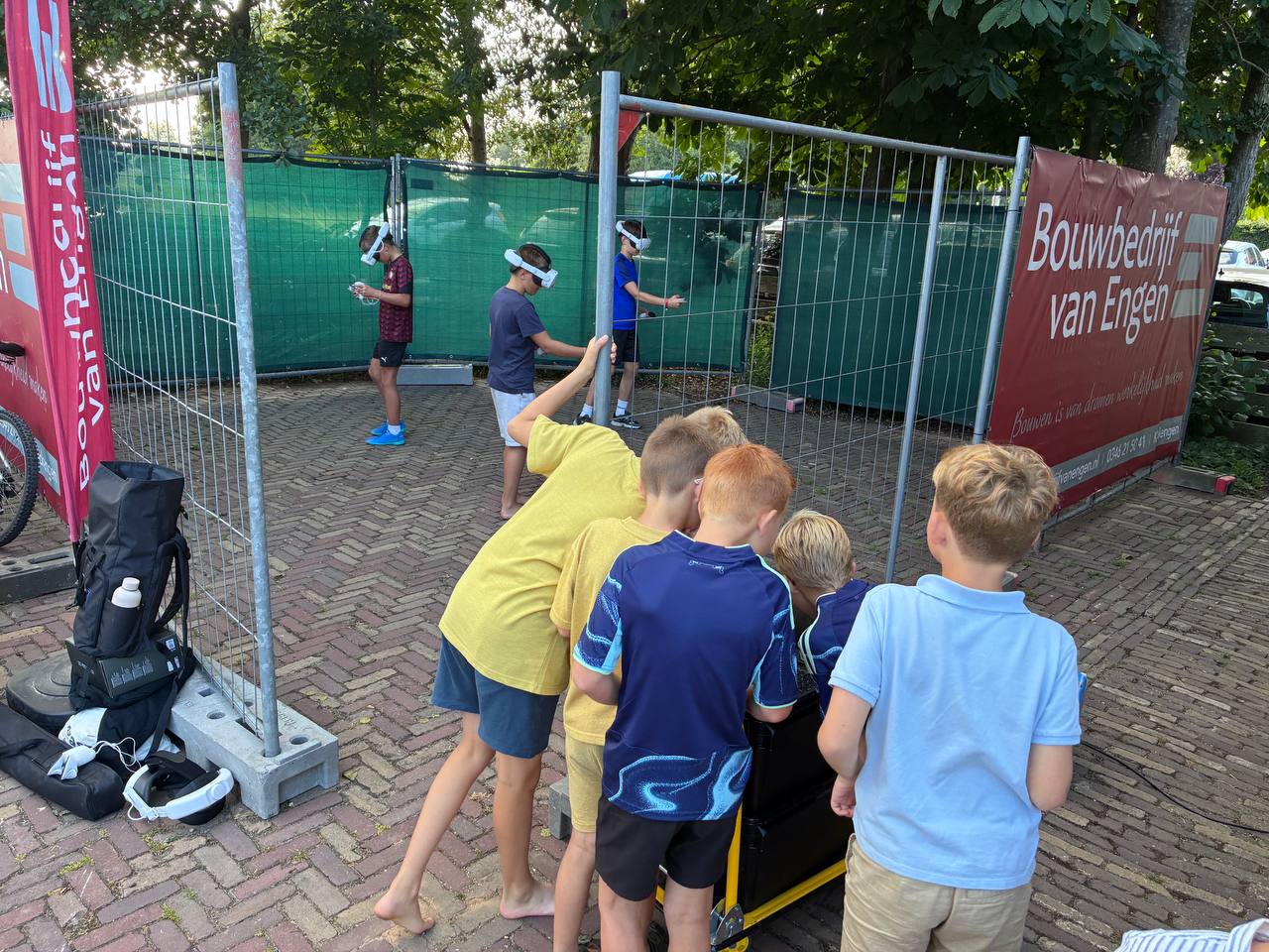 VR Multiplayer arena buiten op het terrein van Bouwbedrijf van Engen, Kockengen